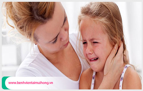 Triệu chứng bệnh viêm tai giữa ở trẻ em 